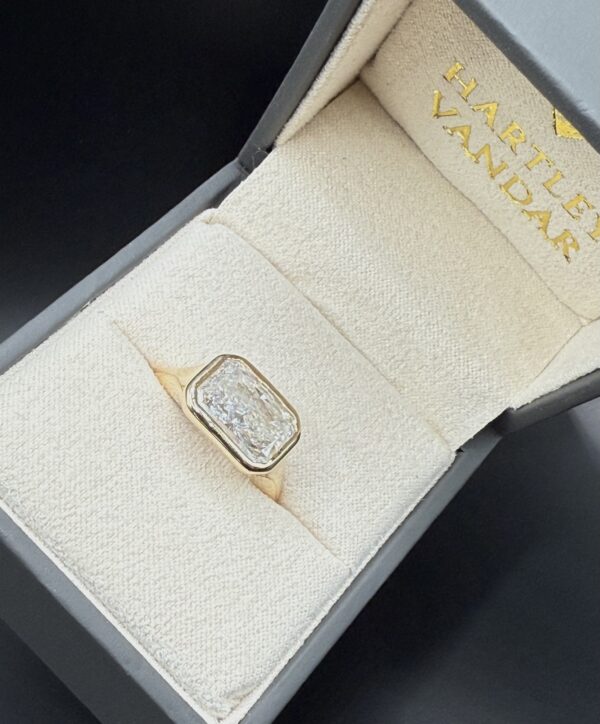 (SOLD) 3.09 Carat Radiant Smooth East-West - Image 2